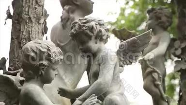 花园雕像复古特写。 睡天使在布宜诺斯艾利斯的拉雷科莱塔公墓。 花园<strong>雕塑</strong>。 <strong>丘比特</strong>